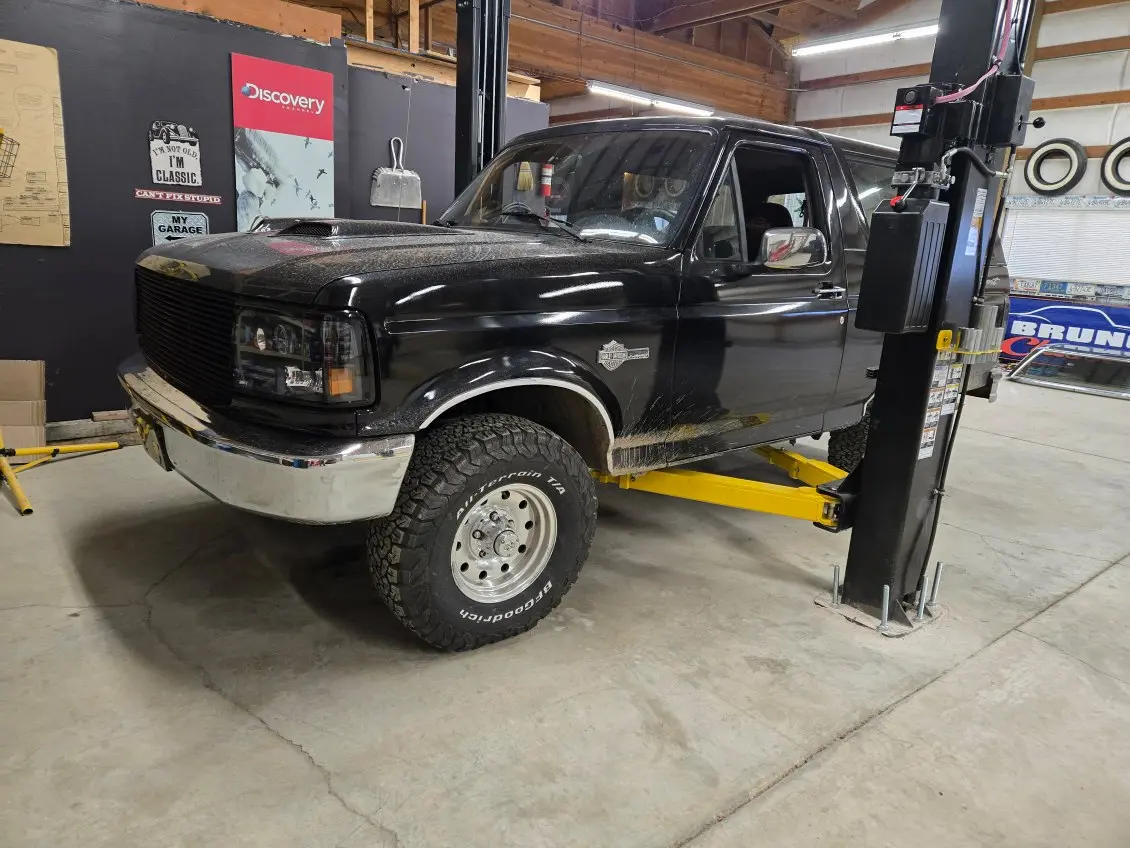 Blue engine on stand